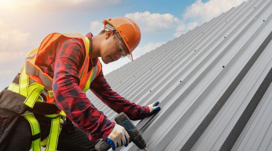 Professional gutter cleaning in Fairview Heights, IL